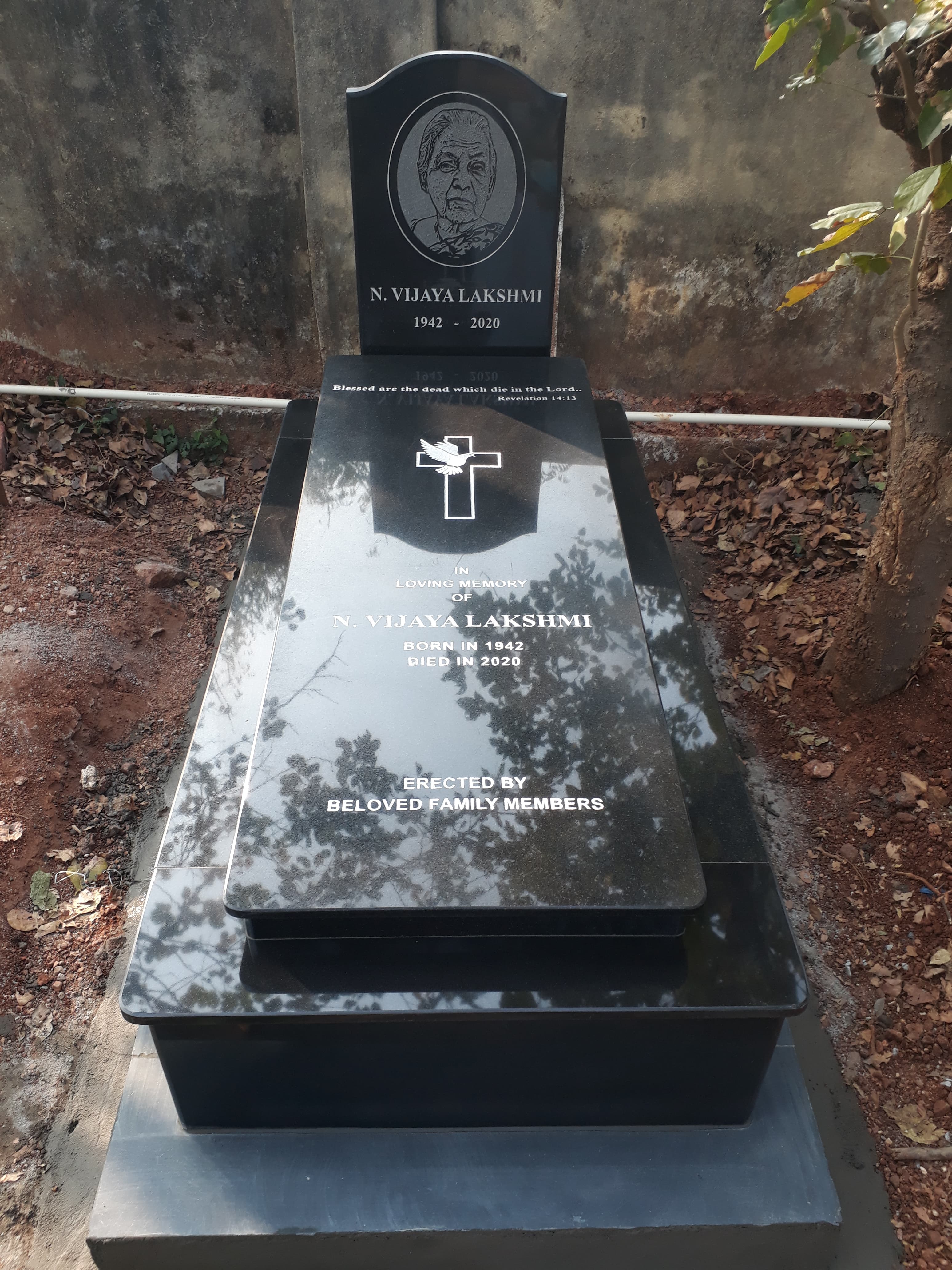 Polished Granite Cross & Stepped Headpiece #972021209
